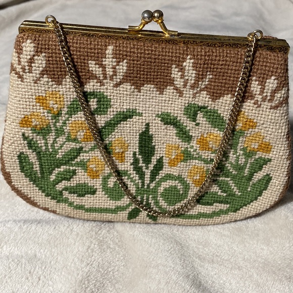 Handbags - Vintage 50’s needlepoint daffodil bag